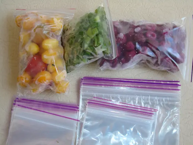 Пакети з замком для тривалого зберігання продуктів та речей